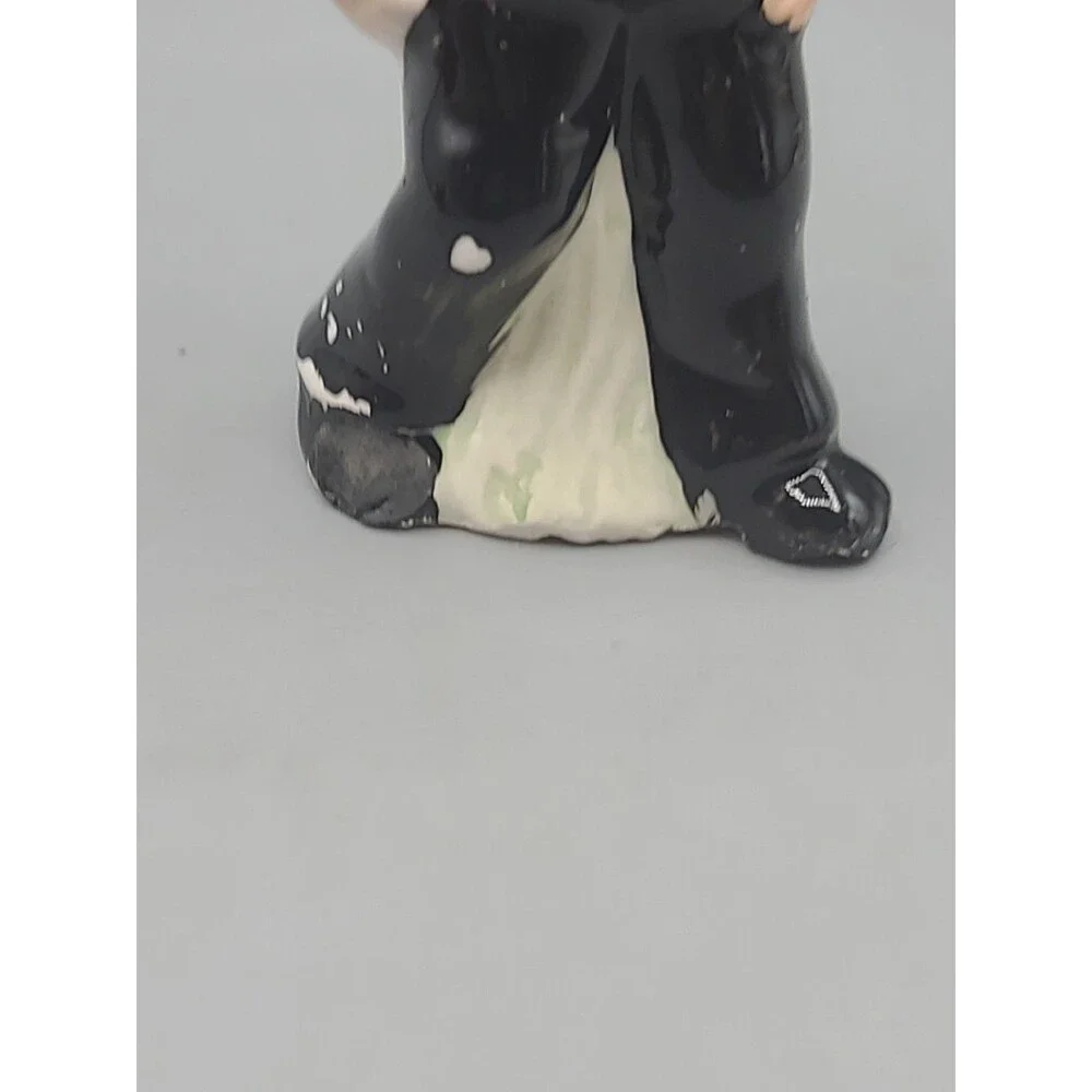 Vintage Amish Salt And Pepper Shakers